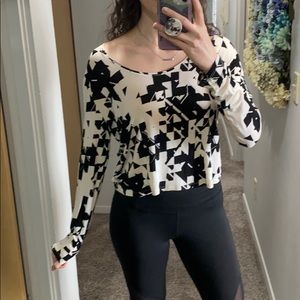 DONATING SOON Geometric patterned blouse